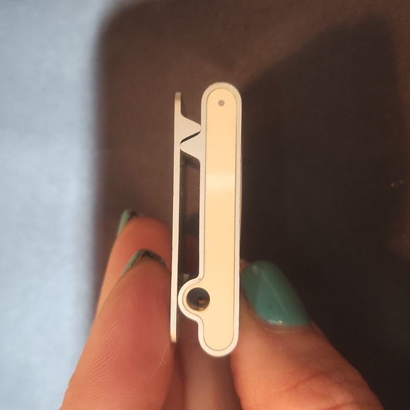 IPod shuffle 2nd generation with charging port - Picture 2 of 6